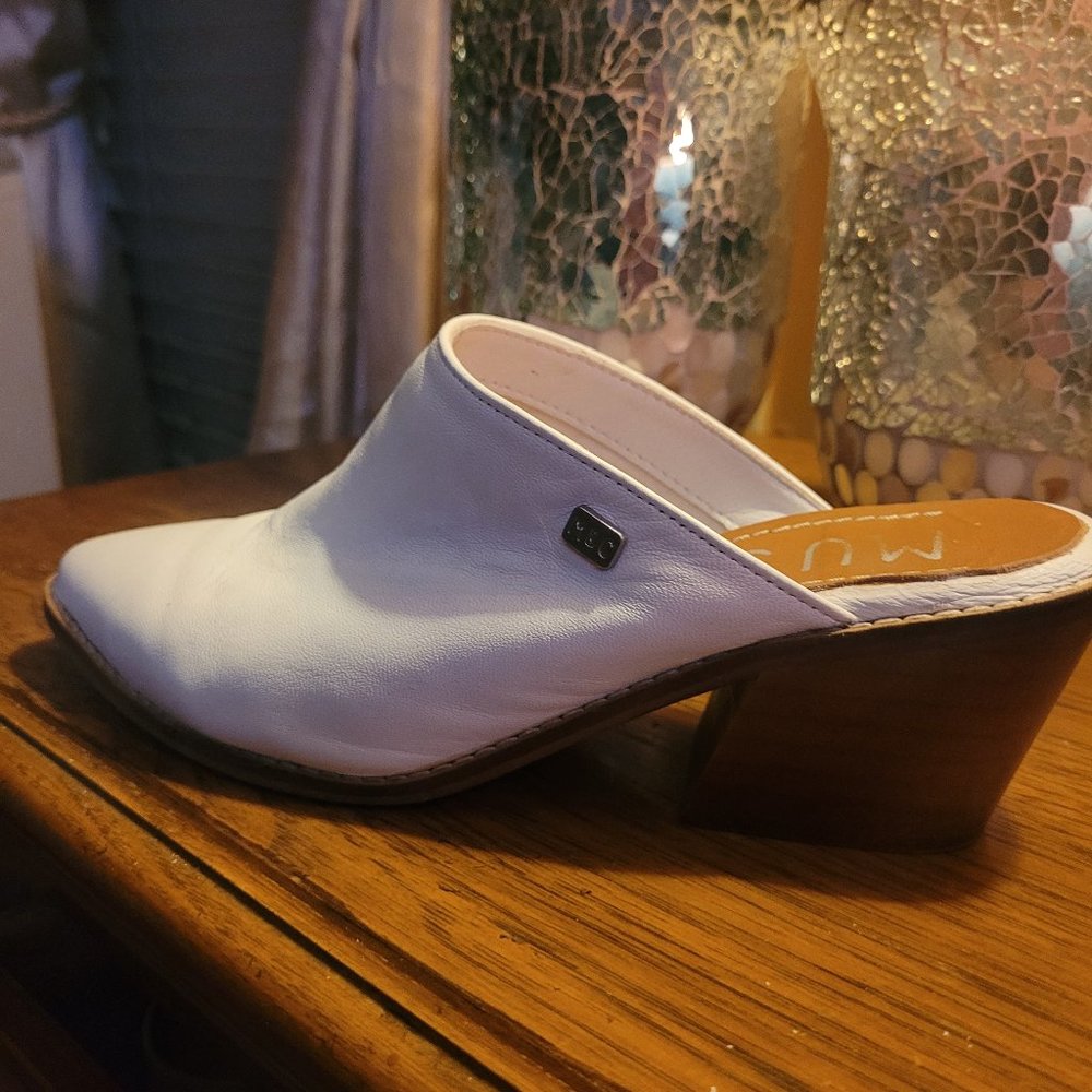 Musse & Cloud WOMENS MULES...Used...SIZE USA 7 RUNS BIG...fits like a size 8